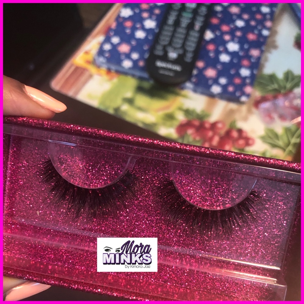 Lashes - Picture 2 of 2